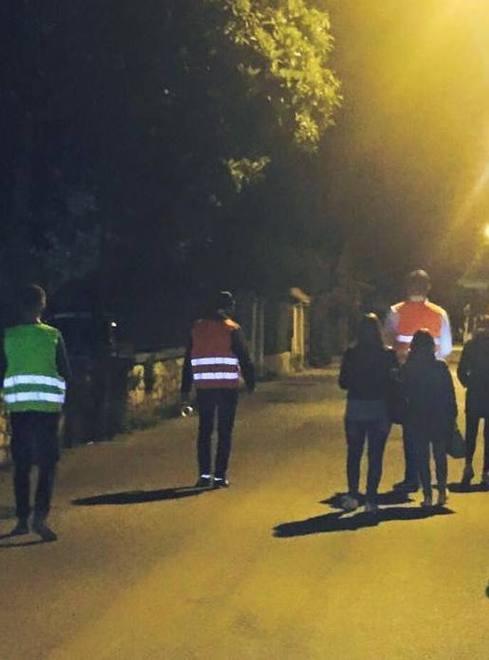 Ignorano il divieto delle “ronde” e pattugliano il quartiere 