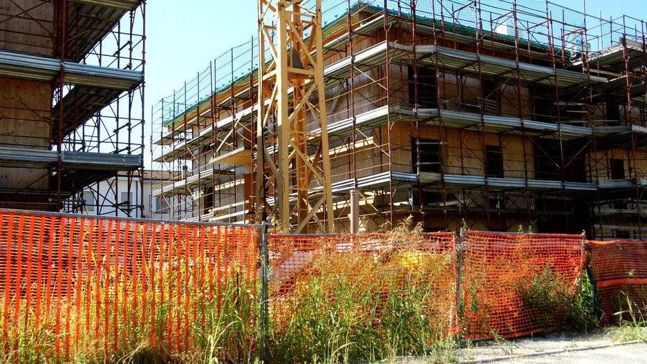 Il cantiere è ancora fermo Vincono erbacce e zanzare