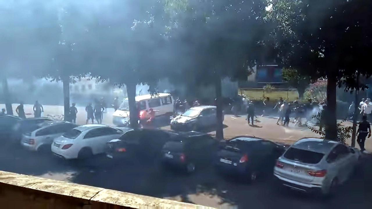 Gli scontri fra ultras del Cagliari e del Brescia