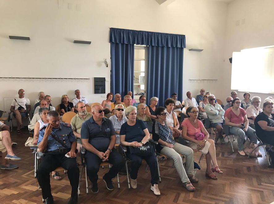 Decine di cittadini all'incontro sui problemi relativi alla visione dei canali Rai