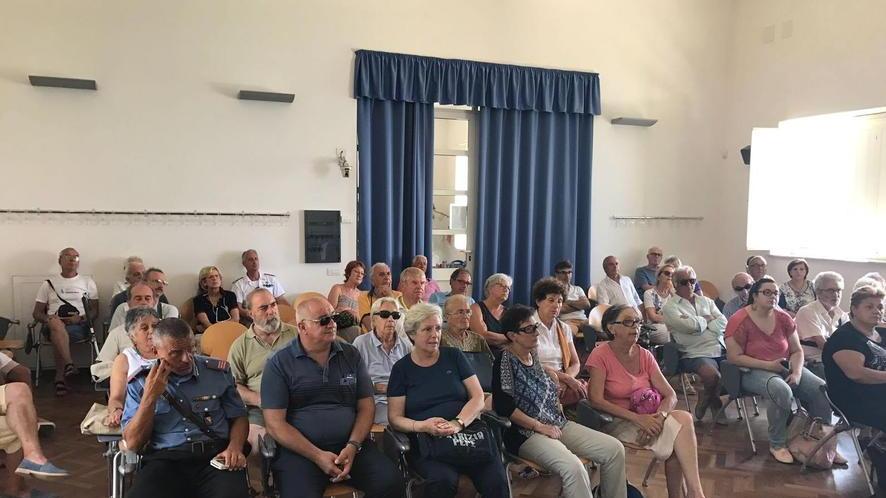 Decine di cittadini all'incontro sui problemi relativi alla visione dei canali Rai