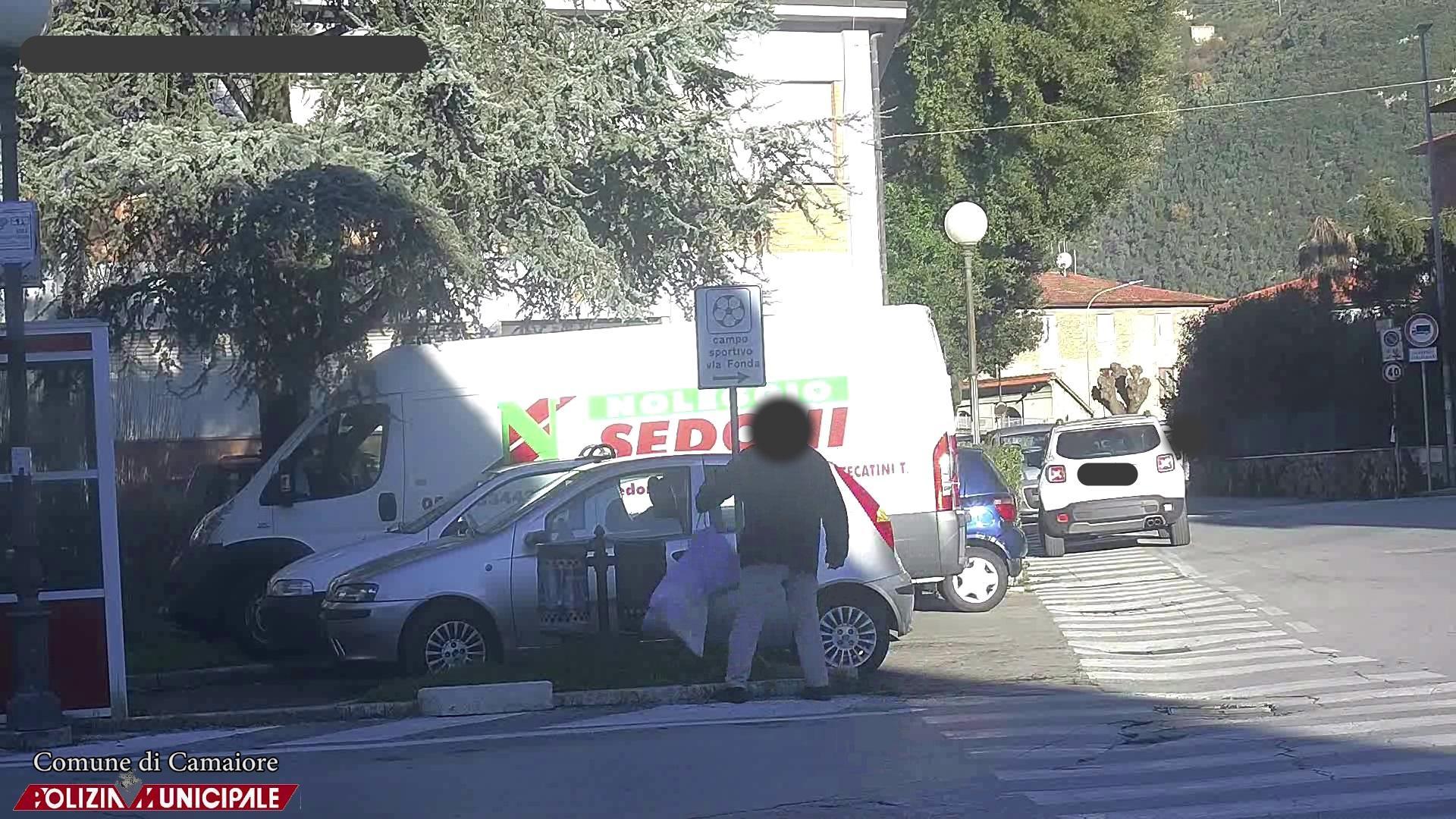 Oltre 400 multe in sei mesi per i rifiuti abbandonati - Video
