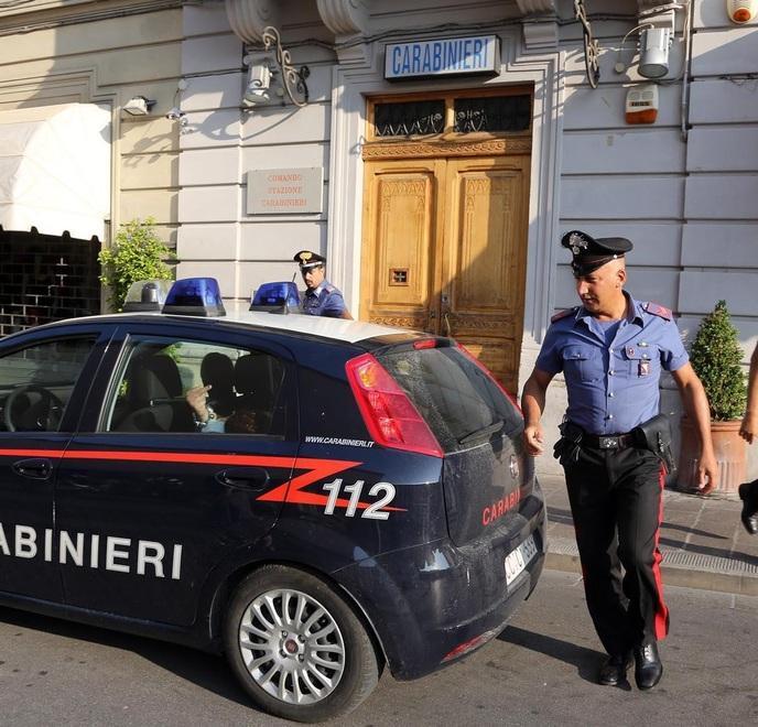 Atti osceni, finisce ai domiciliari 11 anni dopo