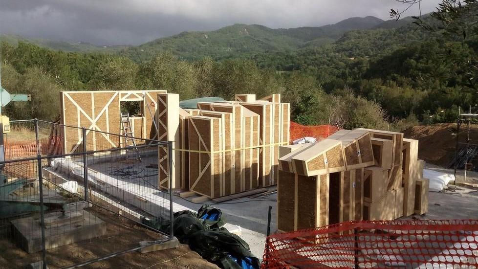 Sull’Amiata nasce una casa passiva in legno e paglia