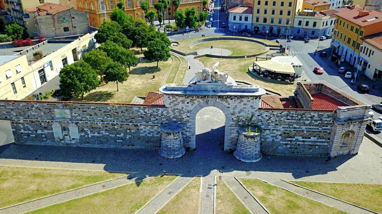 Dall’invasore al degrado, Porta San Marco svela una storia che va difesa - Le foto