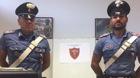 Droga, soldi e bilancia di precisione sequestrati a un cinese arrestato per detenzione di droga