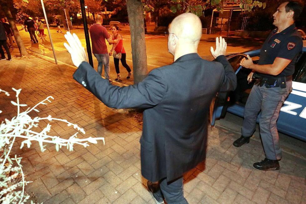 L'intervento della polizia all'ingresso della festa de l'Unità di Castelfiorentino