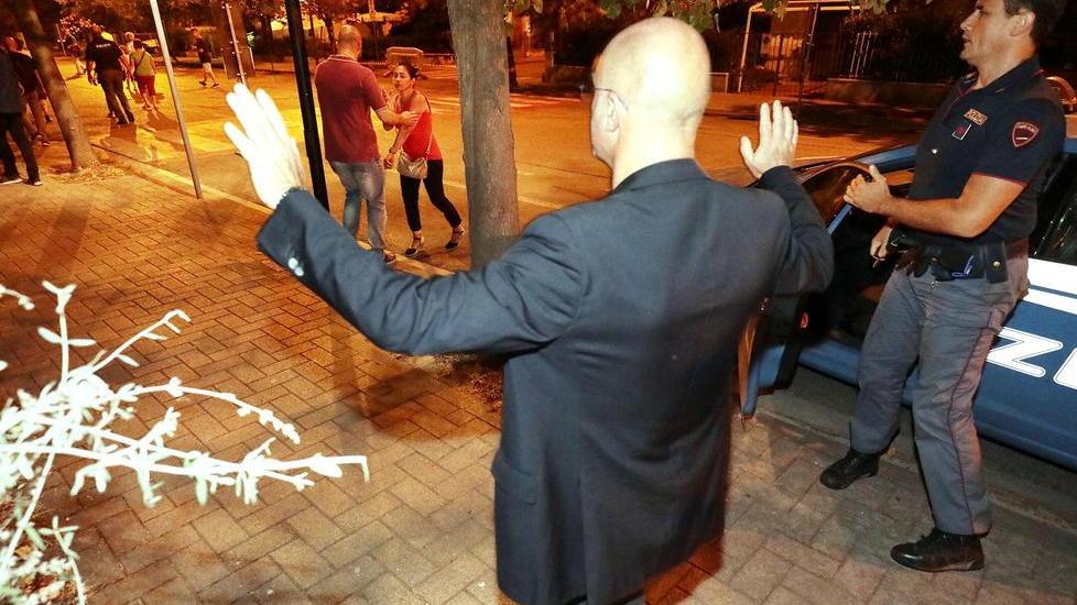 L'intervento della polizia all'ingresso della festa de l'Unità di Castelfiorentino