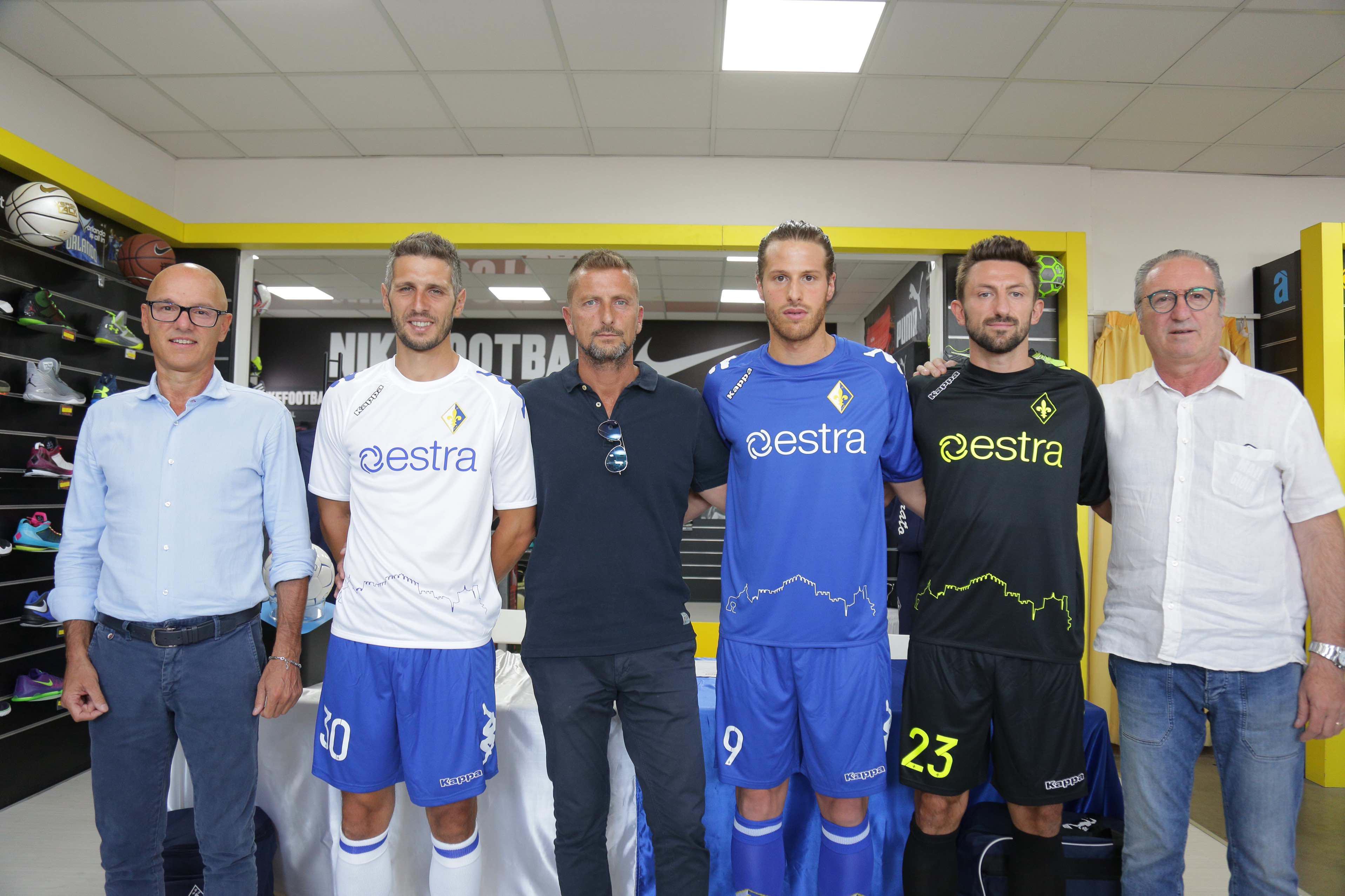 La presentazione delle nuove maglie del Prato avvenuta nei giorni scorsi (foto Batavia)