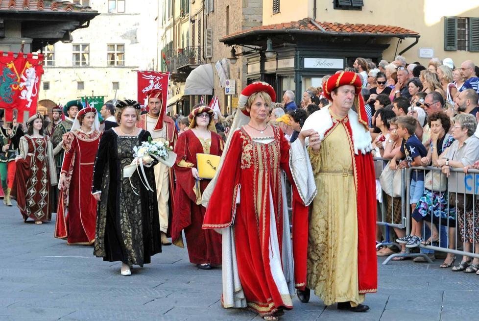 Al mattino la sfilata storica poi alle 21 tutti in piazza