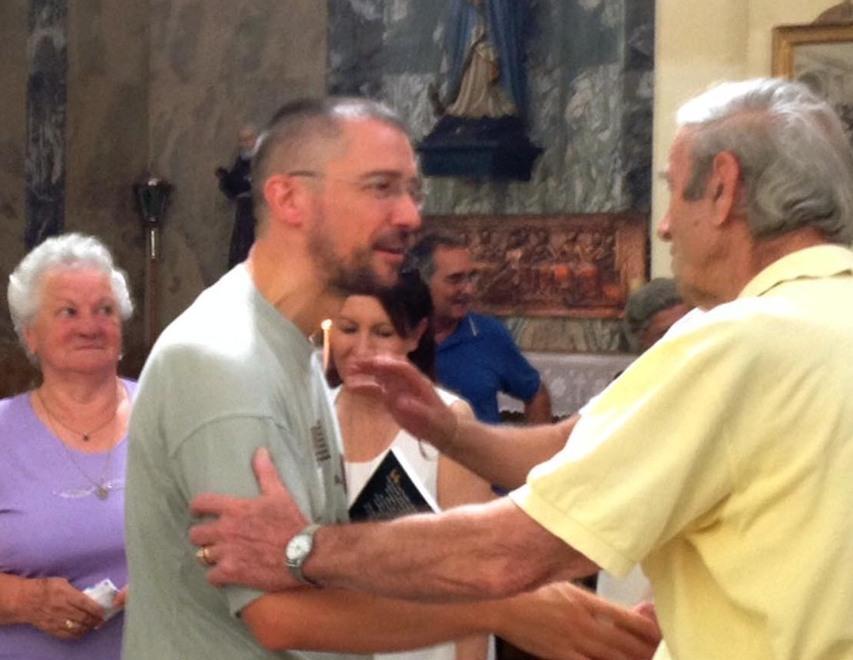 Don Michele saluta, ma il paese non ci sta
