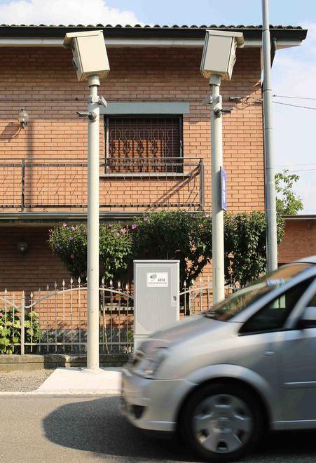 Decine di automobilisti in fila per pagare le multe 
