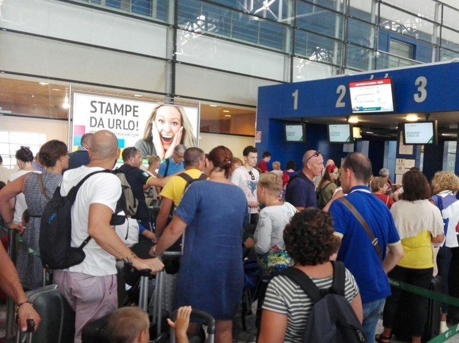 Alitalia: sito in tilt, code al check-in 