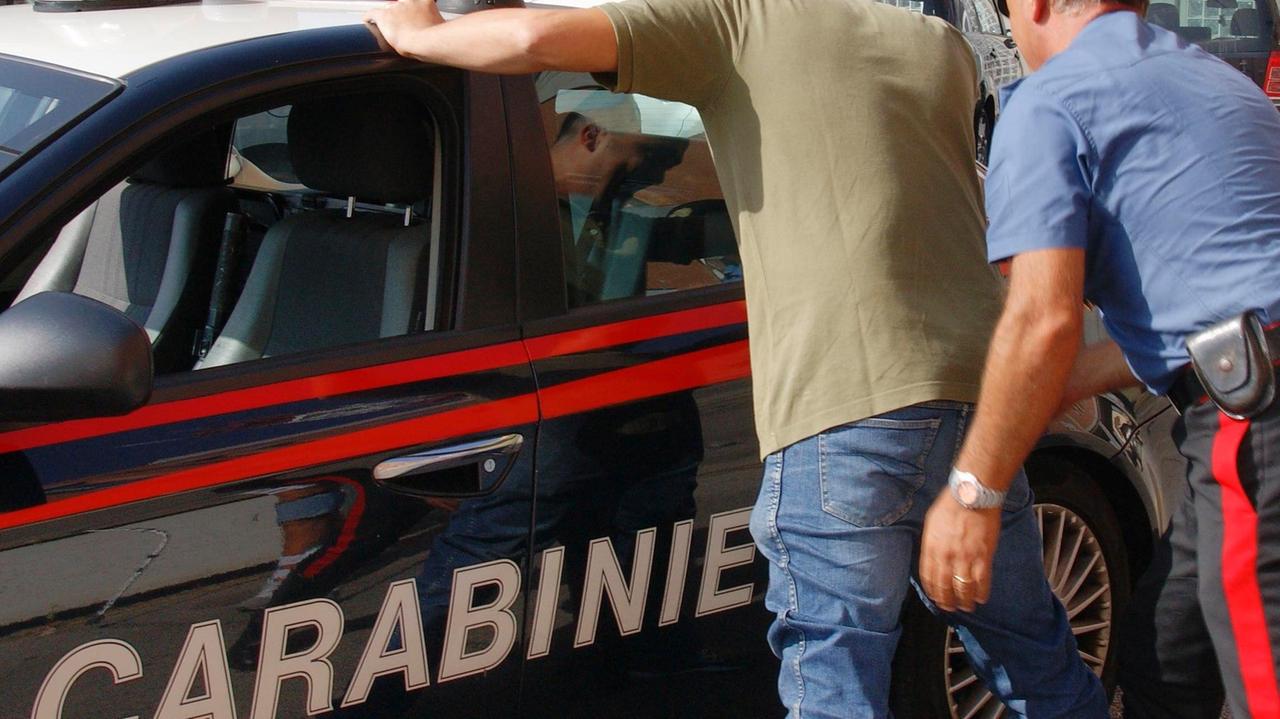 Una perquisizione dei carabinieri