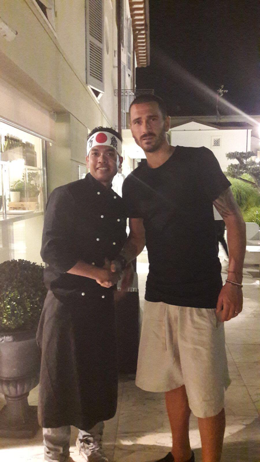 Bonucci si fa una foto-ricordo al "Forte Crudo"
