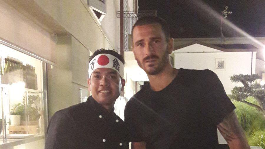 Bonucci si fa una foto-ricordo al "Forte Crudo"