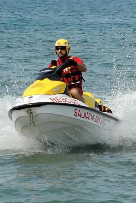 Soccorso in mare con la moto d’acqua