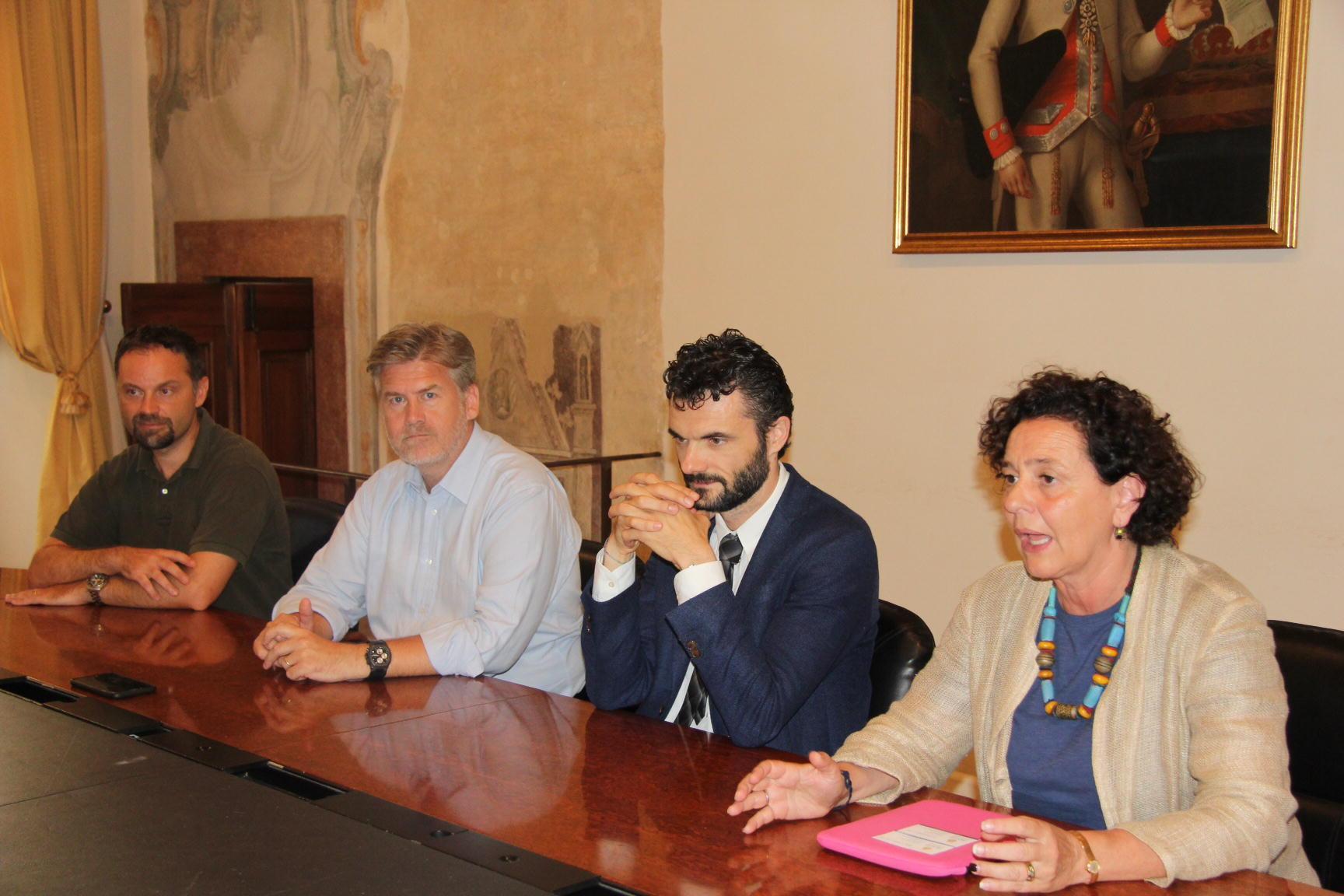 La presentazione dei corsi del Beacon College (foto Batavia)