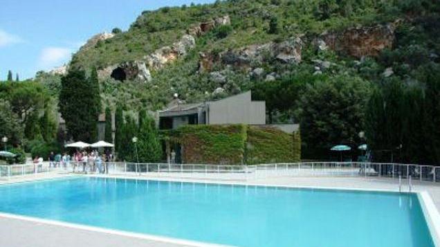 Piscina, polemica per l’aumento dei prezzi