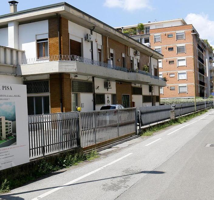 Oltre 250 firme per dire (ancora) no al palazzo da 7 piani 