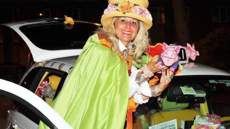 Sul taxi di Caterina viaggia la solidarietà