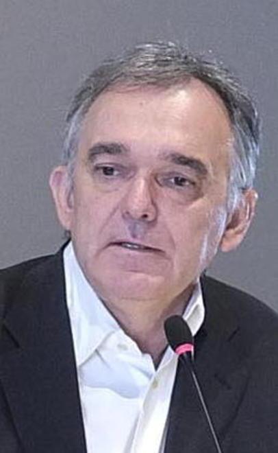 Rossi contro Pisapia che flirta con il Pd 