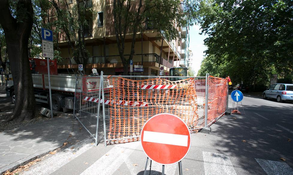 Lavori alla rete gas, strada chiusa