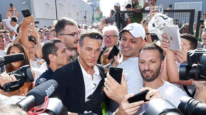 Festa Bernardeschi «Juve, ripagherò tutto questo calore»