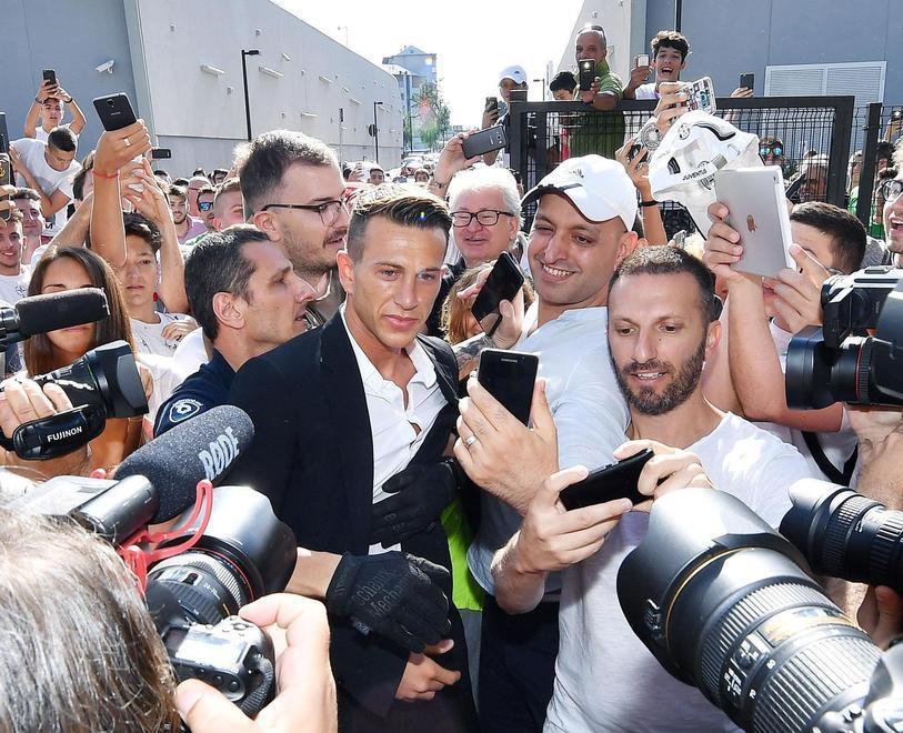 Festa Bernardeschi «Juve, ripagherò tutto questo calore» 