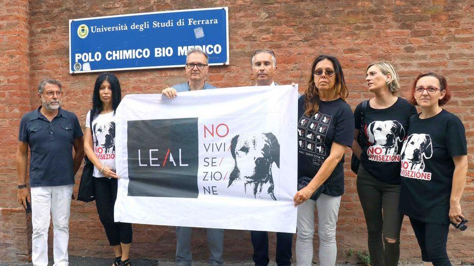 Incursione di animalisti a Unife