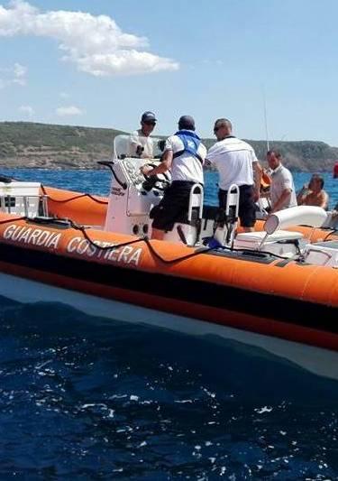 Bosa, pescatore ricoverato dopo la caduta in barca 