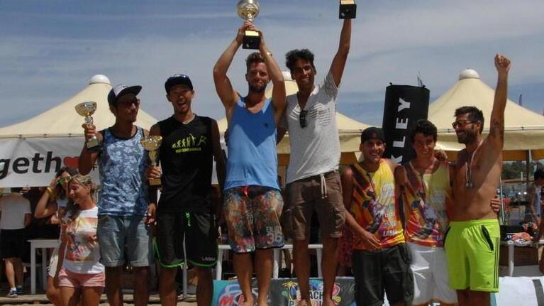 Il grande beach tennis fa tappa a Torre del Lago