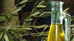 Calici in alto e crostini “bagnati” Due selezioni al top di vini e olii