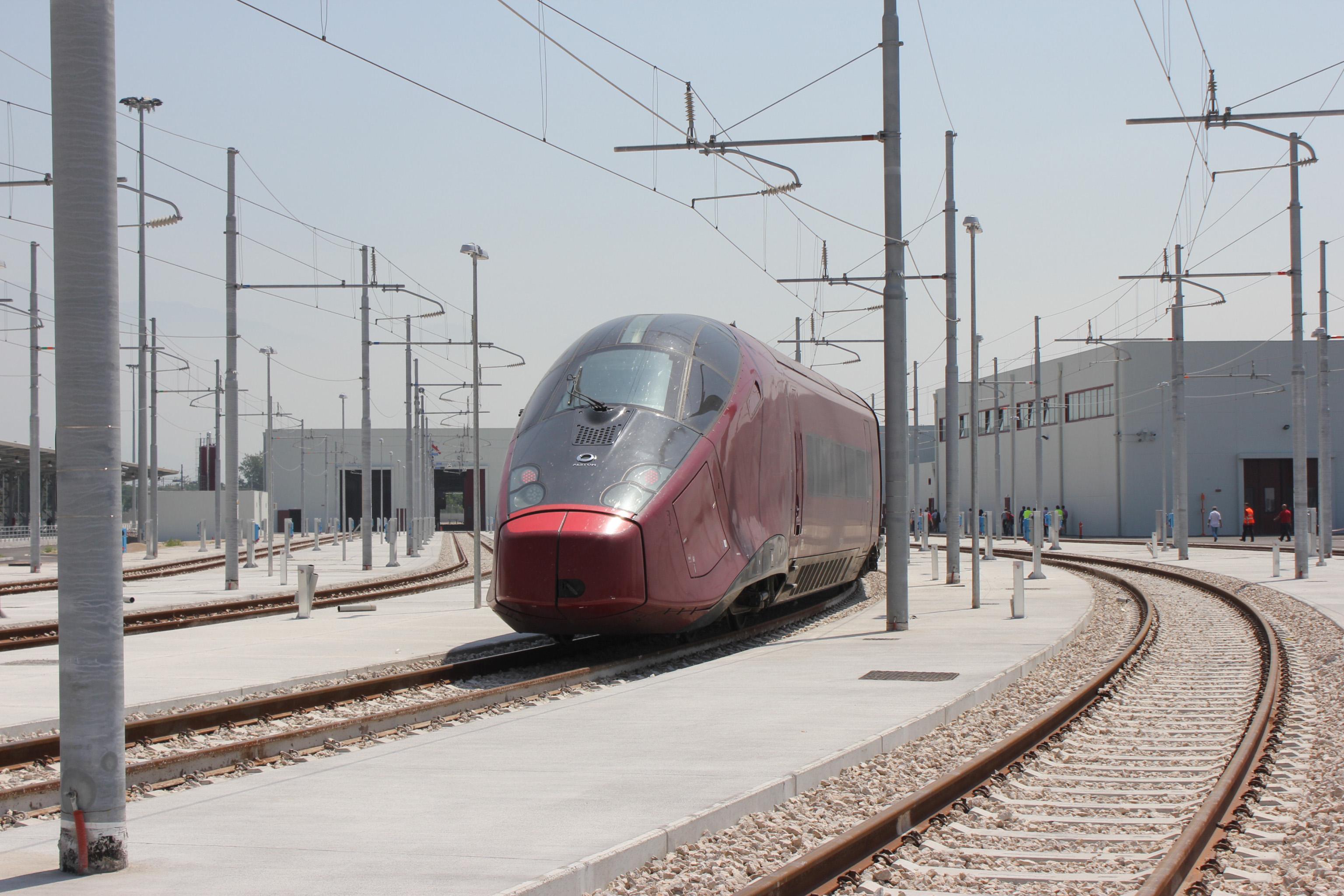 Bloccati nel treno in galleria per oltre due ore