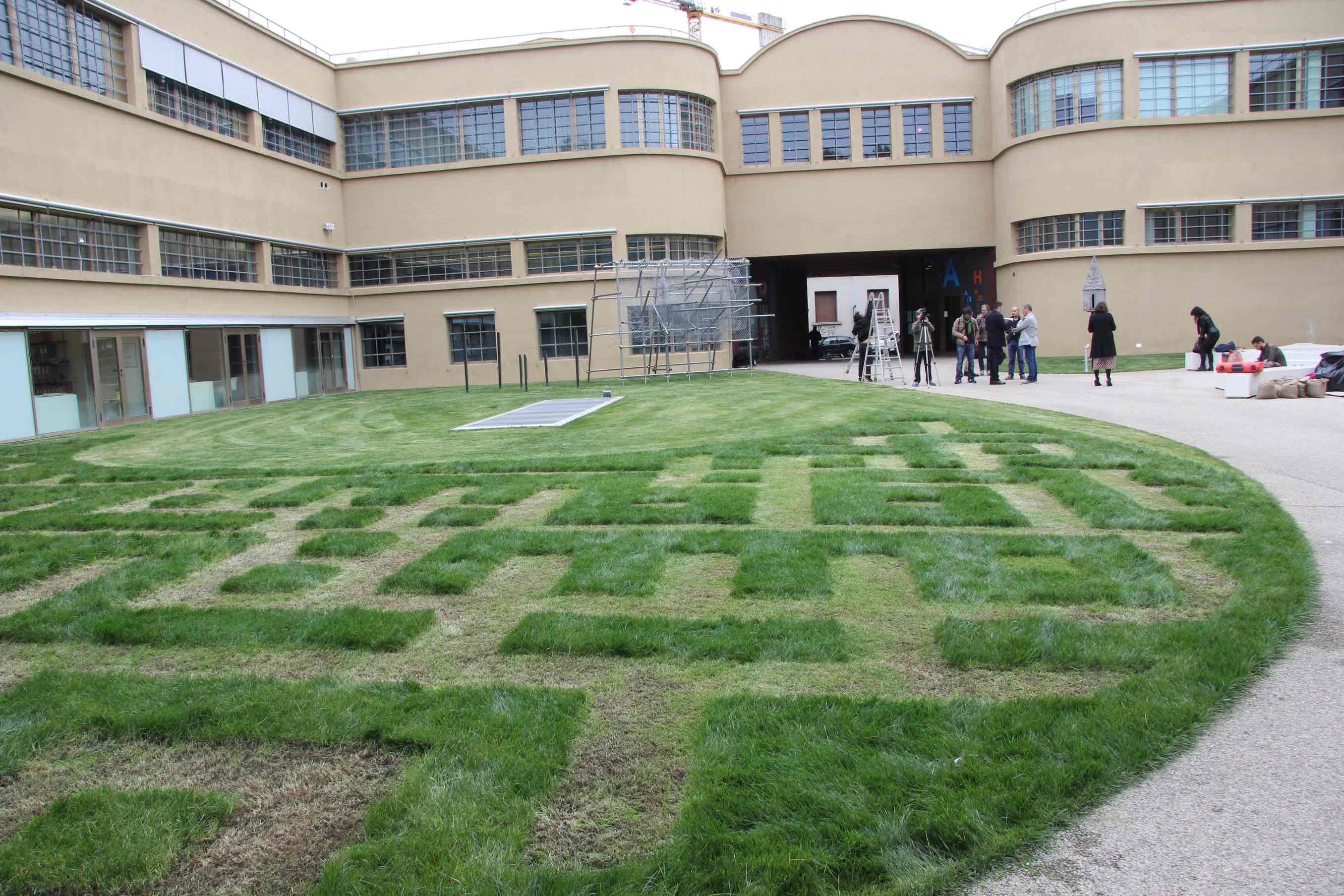 Una veduta della corte interna della Camera di commercio di Prato (Foto Batavia)