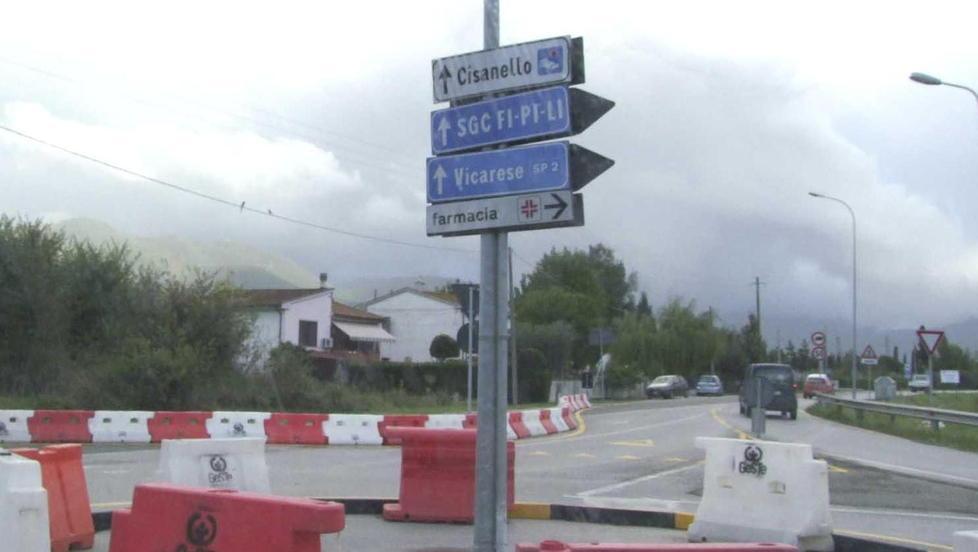 Una delle rotatorie di via Puccini, la strada in cui sono state "agganciate" le due donne