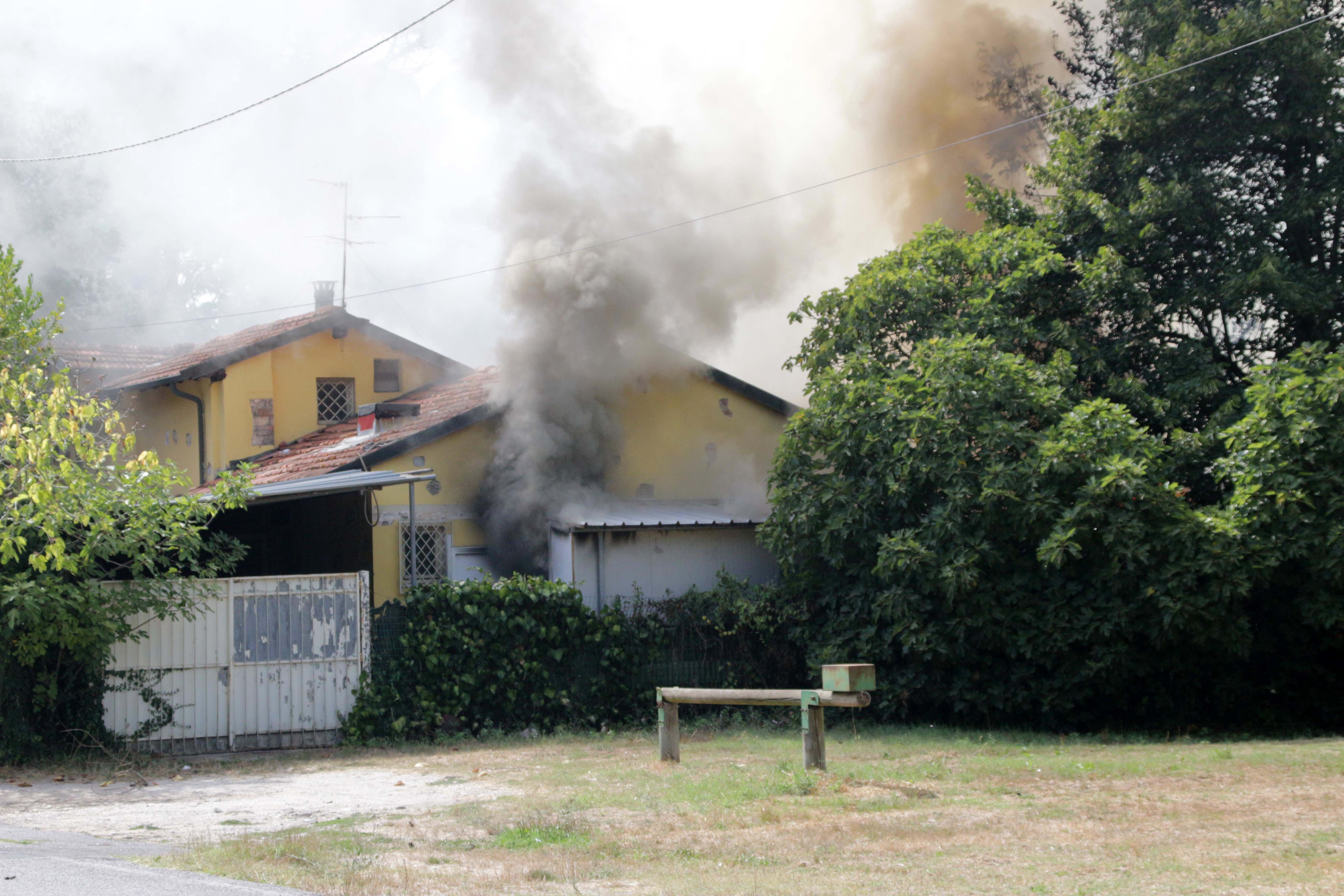 L'incendio all'ex Casetta dei Tiglio