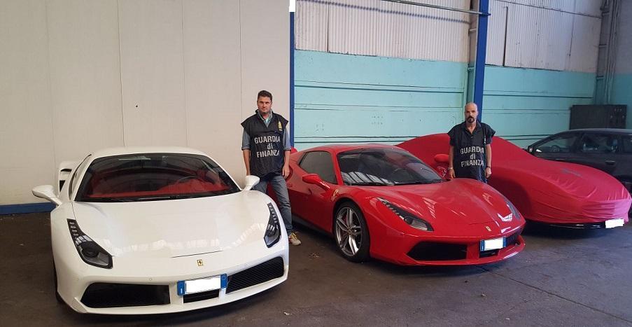 Le tre Ferrari sequestrate dalla Finanza