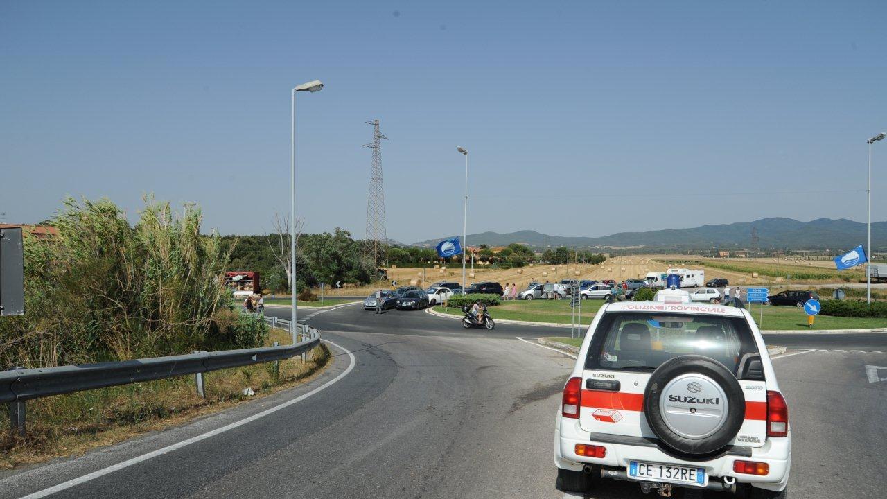 Un veicolo della polizia municipale di Bibbona