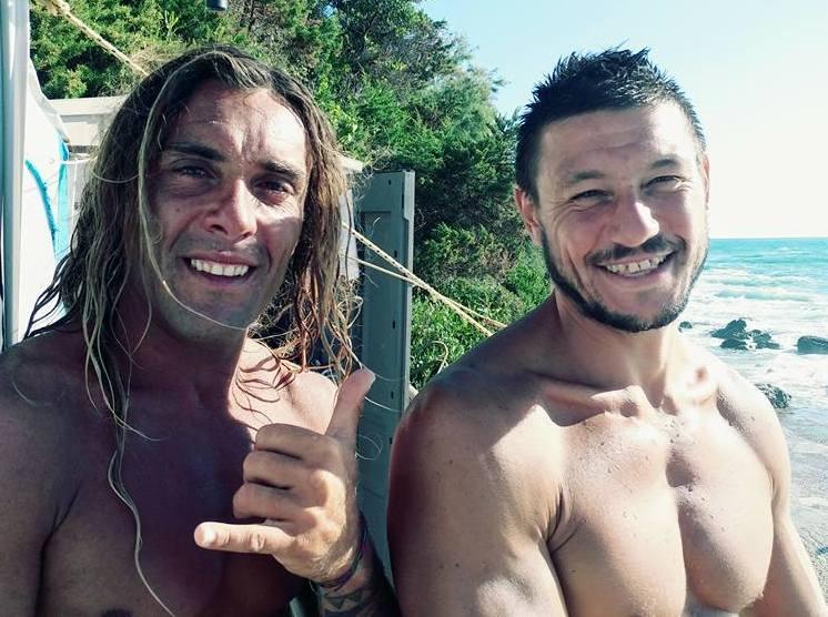 Turista tra le onde salvato dai bagnini: «Ecco come siamo intervenuti»