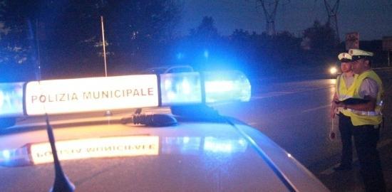 Investe due ragazzi e fugge poi decide di costituirsi 
