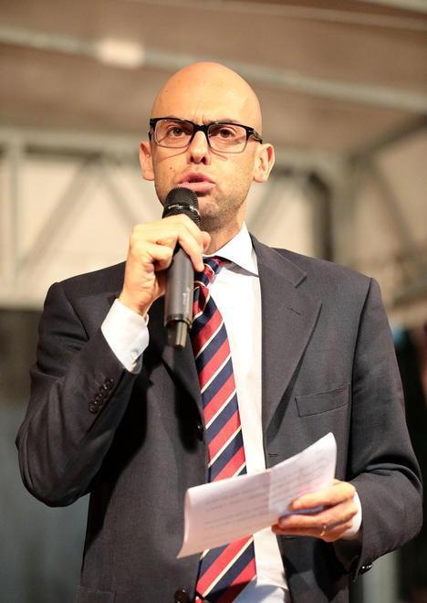 Martellate all’auto del segretario Pd