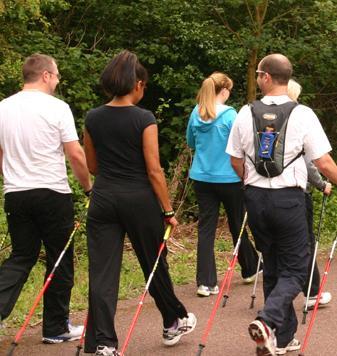 passeggiare con i bastoncini 
