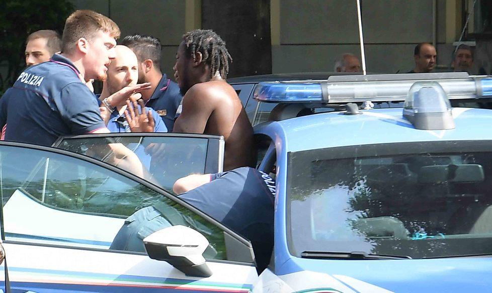 Minacce sul bus e botte agli agenti 14 mesi di carcere 
