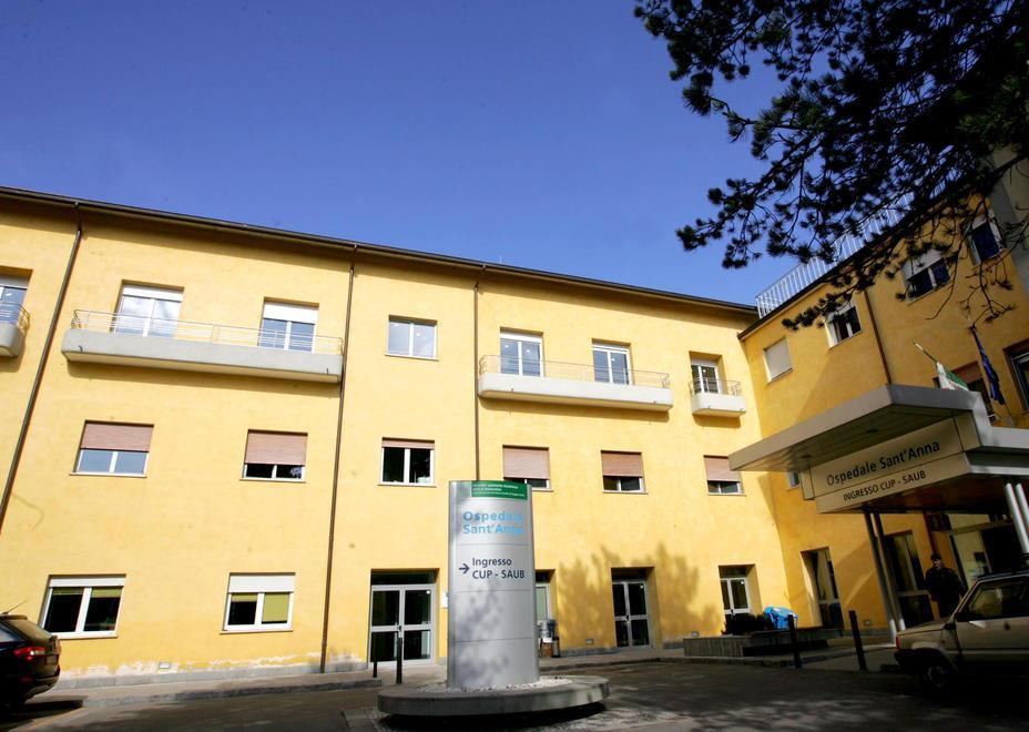 Cade da una finestra dell’ospedale: grave 