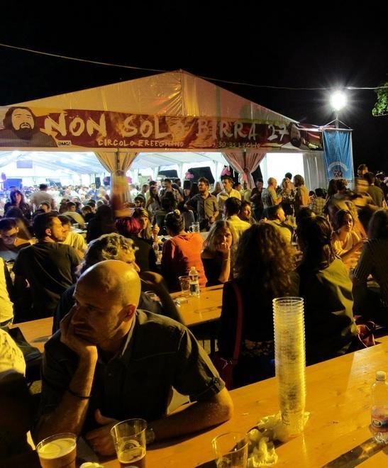 Pavullo, una festa della birra degna dell’Oktoberfest con musica dal vivo 