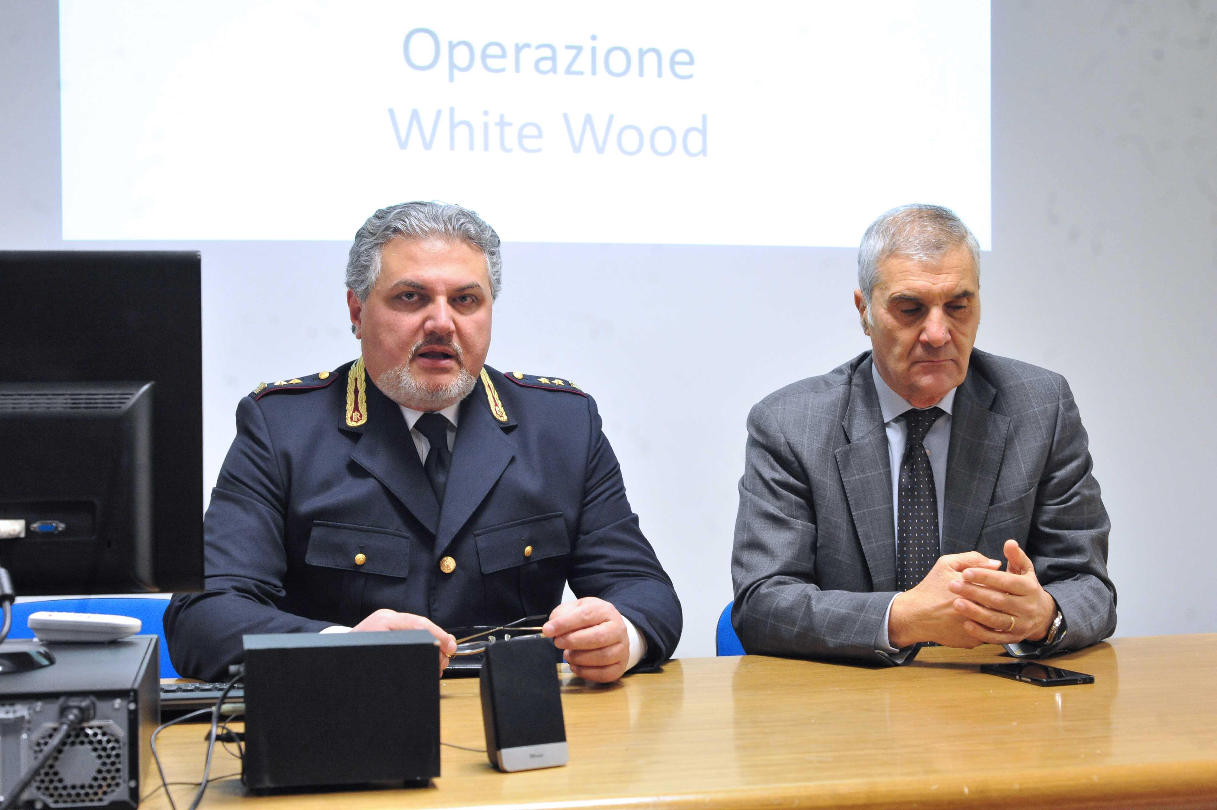 Il capo della Mobile Antonio Fusco con il questore Salvatore La Porta