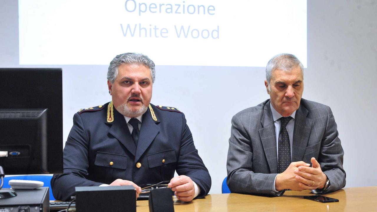 Il capo della Mobile Antonio Fusco con il questore Salvatore La Porta