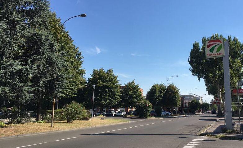 Carpi. Rapinato al bancomat da bandito con la pistola 