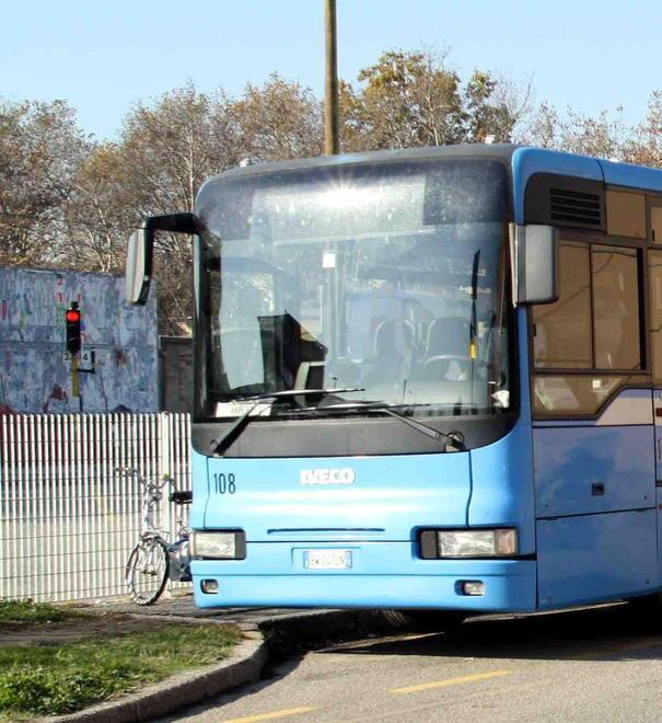 «Motori dei bus sempre accesi e il sindaco non si muove»